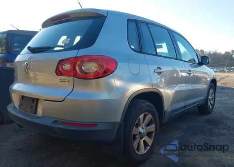 2010 Volkswagen Tiguan S из США, поврежденный, VIN WVGAV7AX3AW515840